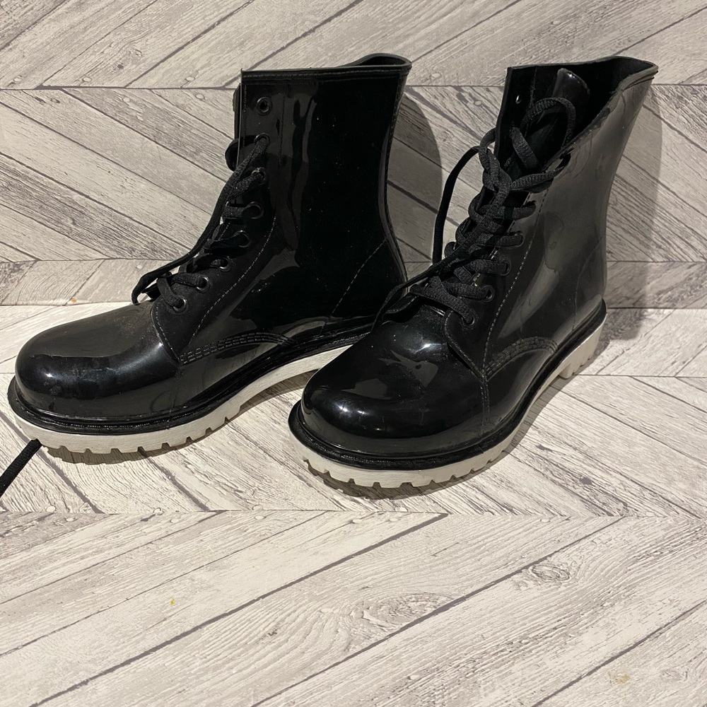 HENRY FERRERA BLACK ANKLE RAIN BOOTS SIZE 8